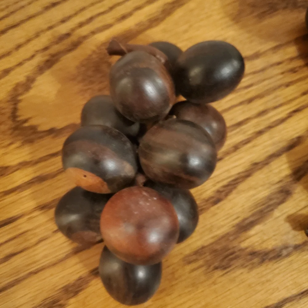 Vintage Mid Century Modern Hand Carved Wooden Grape Clusters 3 Dark Stain. - Picture 3 of 3